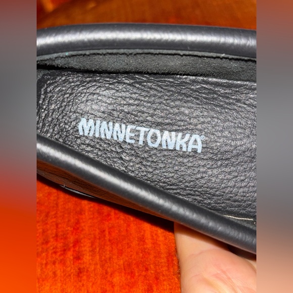 New Minnetonka Moccasin Black Women's 69 Classic Deerskin Kilty Moccasins Sz 11 - Picture 4 of 7